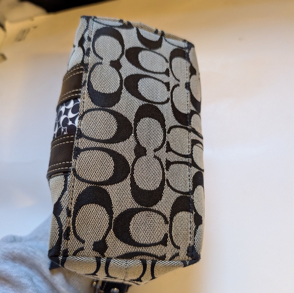 Coach Hampton Signature Mini In VGUC - Picture 6 of 13